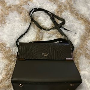 Women’s crossbody